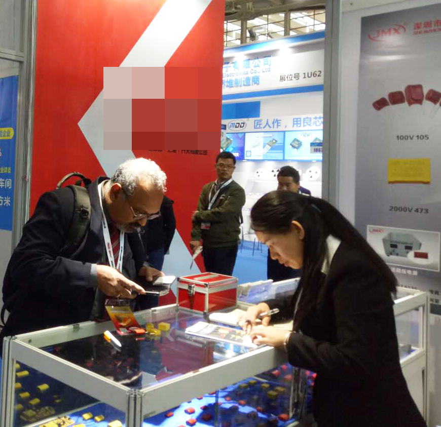 cbb電容廠家-業(yè)務(wù)員接待國外客戶 cbb電容廠家-業(yè)務(wù)員接待國外客戶